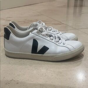 Veja White Leather Sneakers with Black V Accent -Size 39 Euro (8)